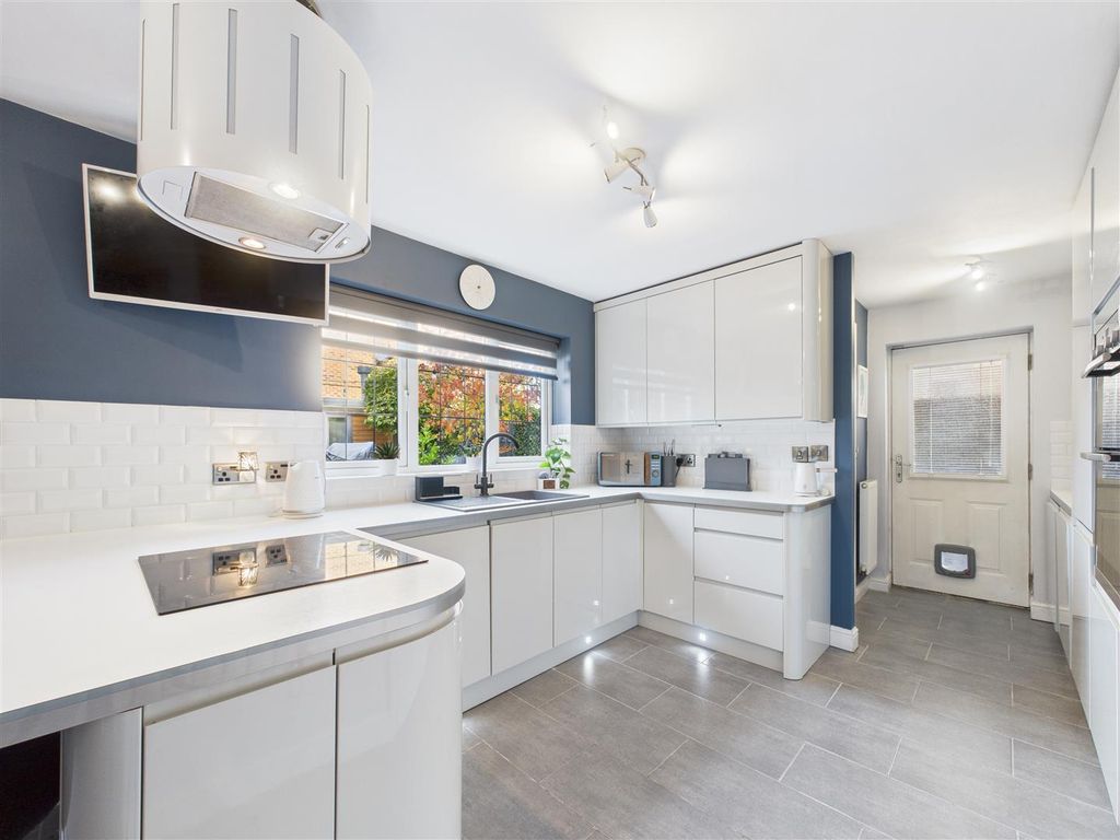 Property photo 3 of 16 Cam05451G0-Pr0071-Still019.Jpg