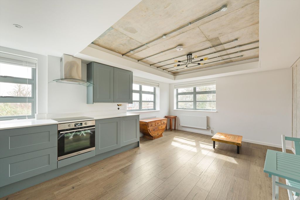 Property photo 2 of 8 Image