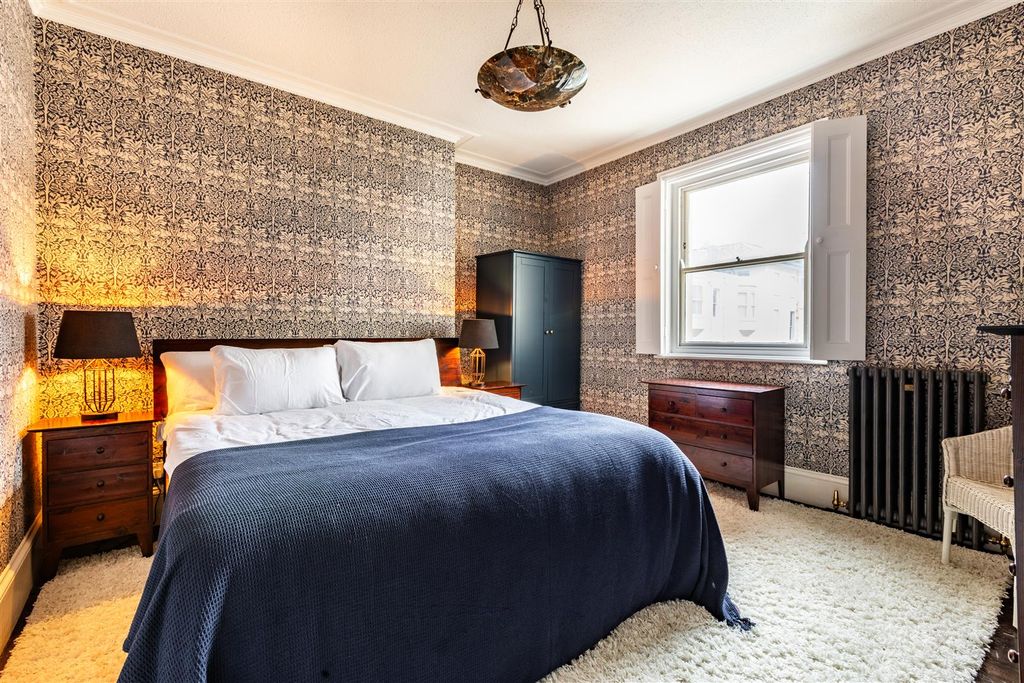 Additional image 8 of 5 bed detached house to rentLansdowne Square, Hove BN3