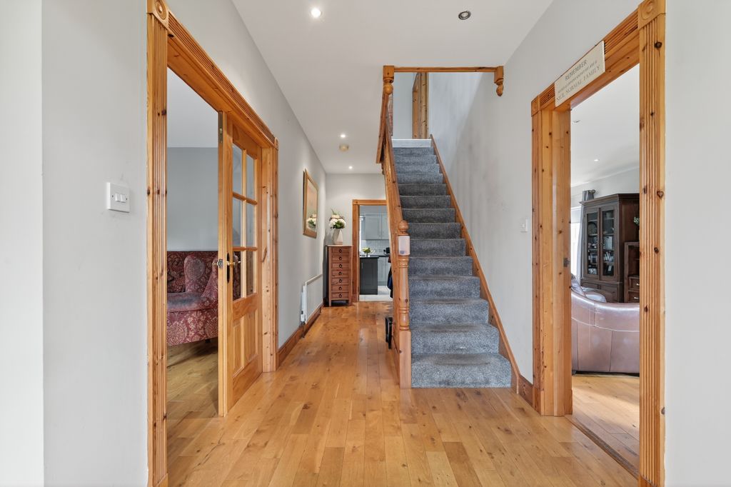 Property photo 3 of 32