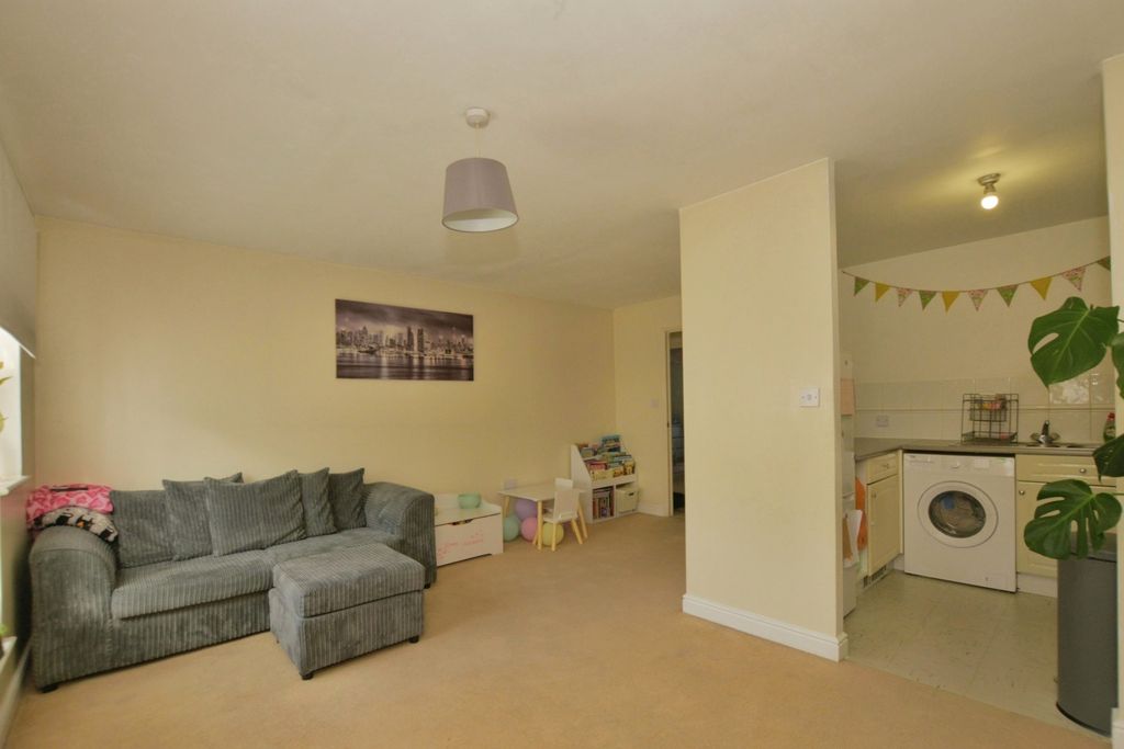 Property photo 2 of 17 Photo