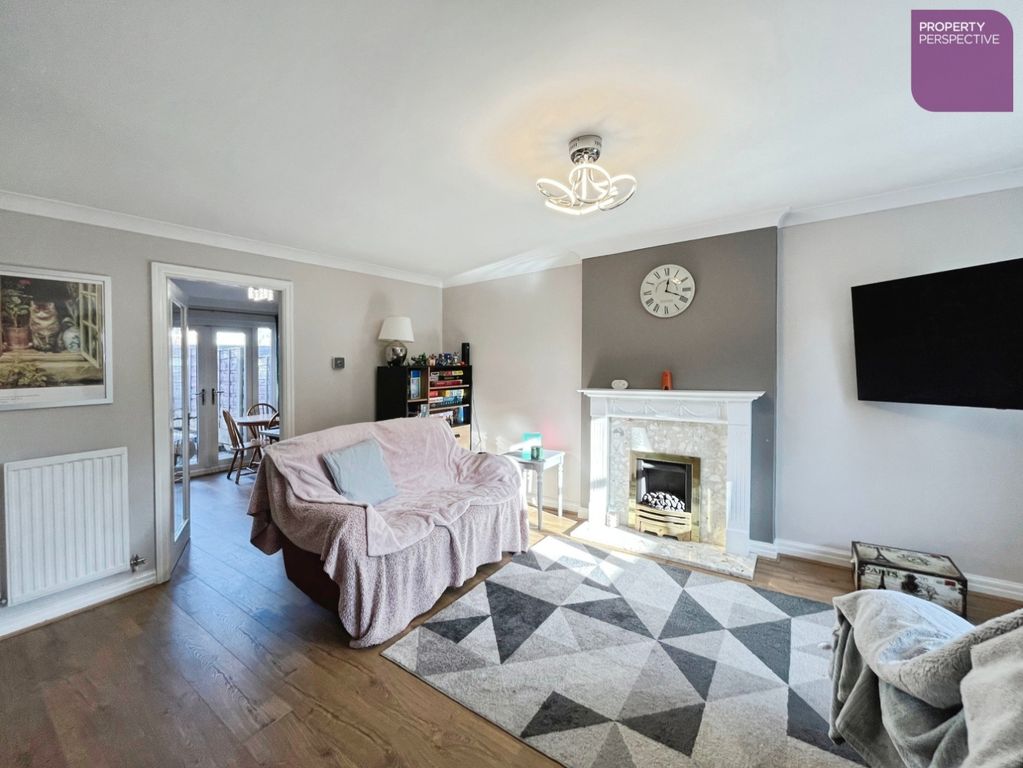 Property photo 3 of 18 Living Room