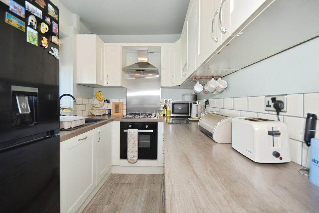Property photo 3 of 30 Kitchen