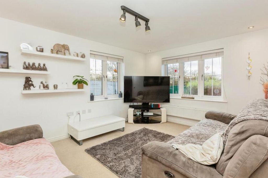 Property photo 3 of 12 Image