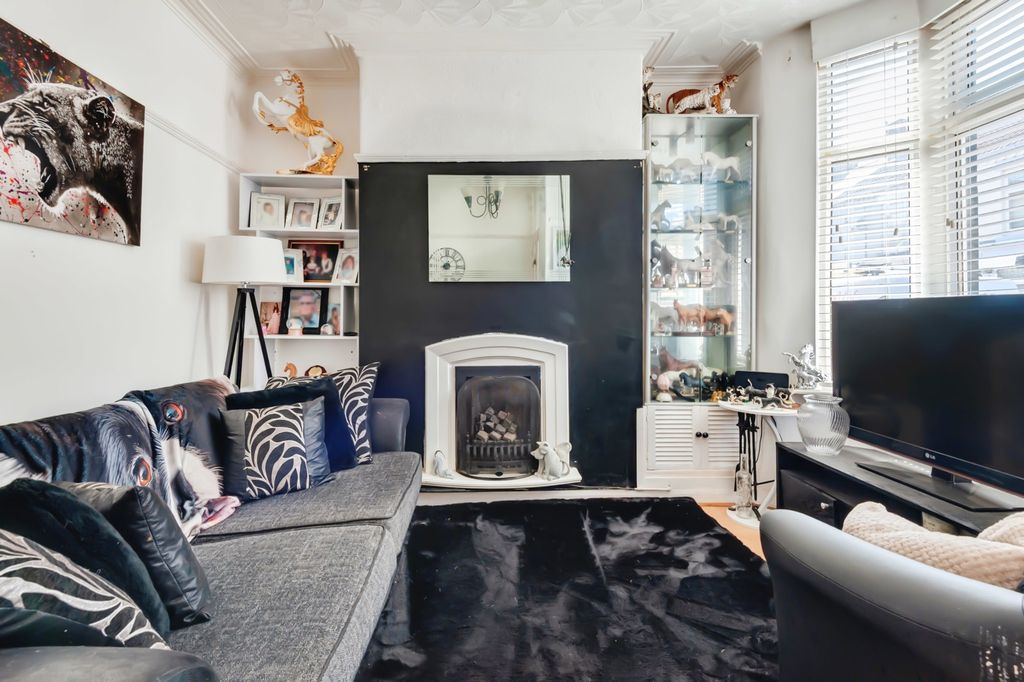 Property photo 2 of 13 Pbox-Img.Jpg