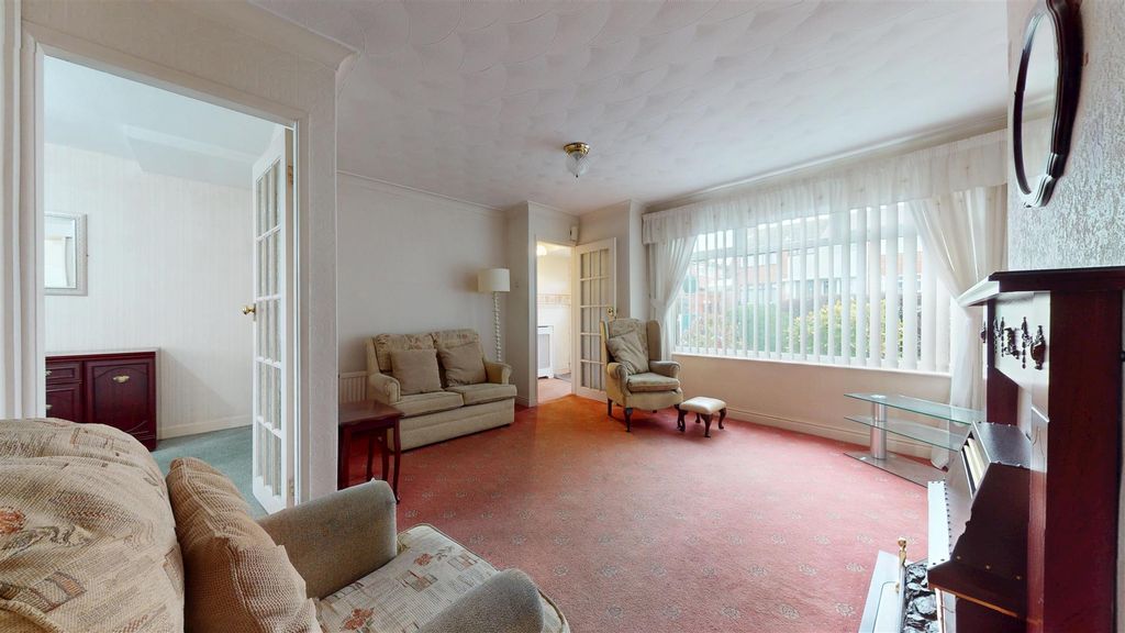 Property photo 3 of 25 Cartwright Close Living Room