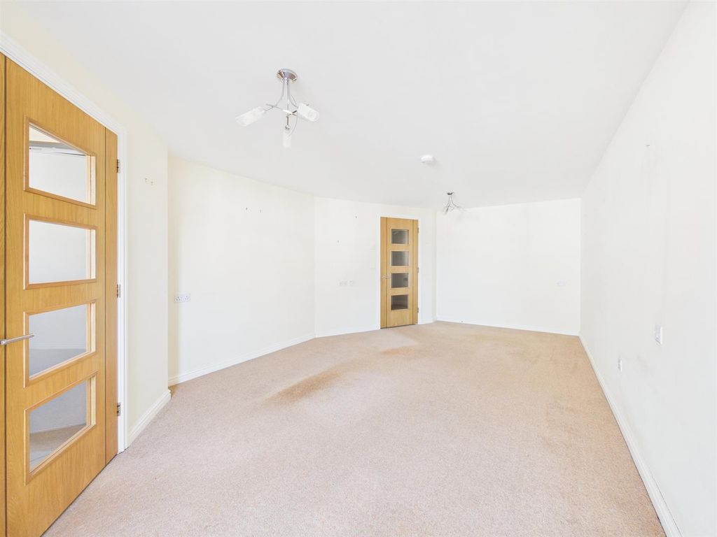 Additional image 7 of 2 bed flat for salePicton Avenue, Porthcawl CF36