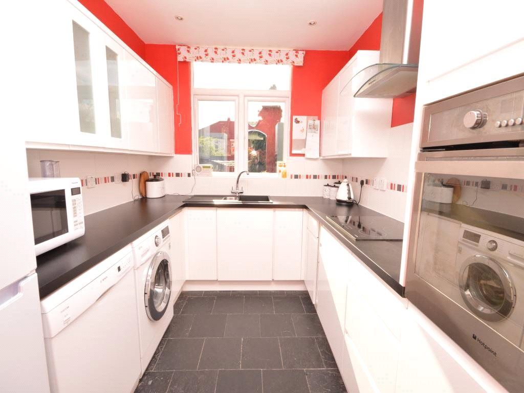 Property photo 2 of 10 Kitchen
