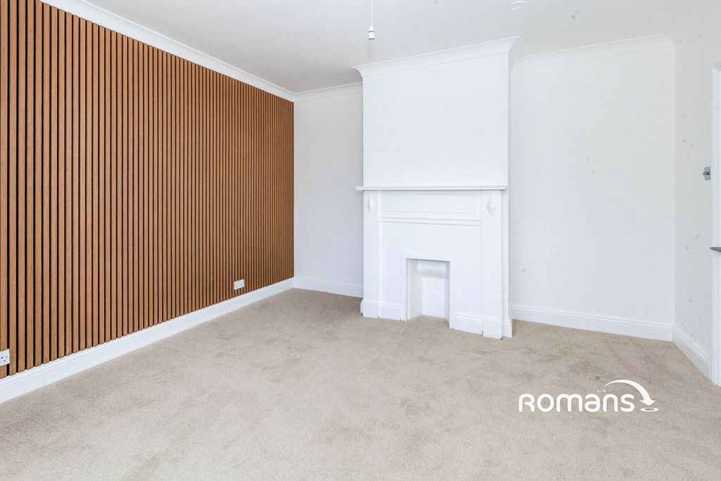 Property photo 3 of 11 Photo