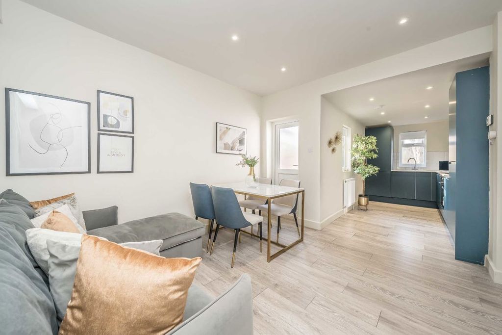 Property photo 3 of 5