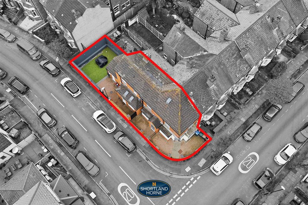 Property photo 2 of 39 27 Mayfield Road (5 Of 39).Jpg