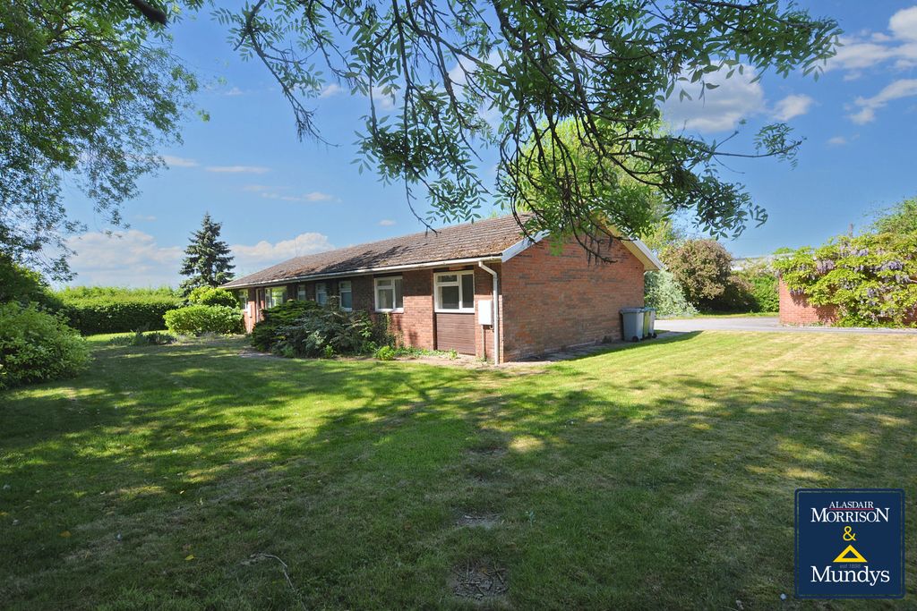 Property photo 1 of 19 Side Garden(2)