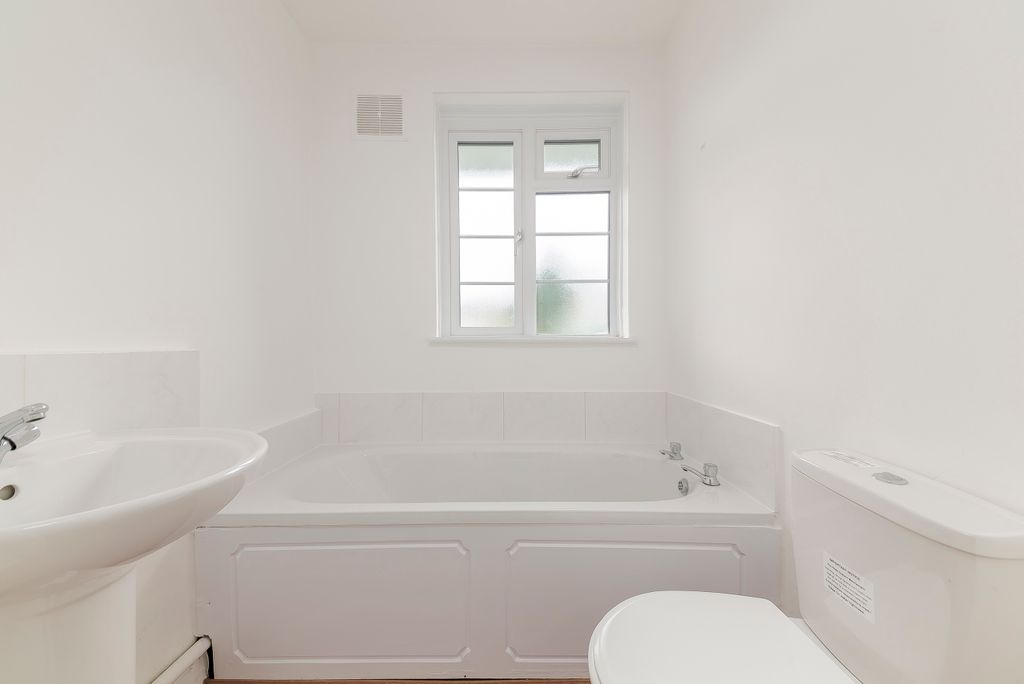 Property photo 2 of 7 Bathroom.Jpg