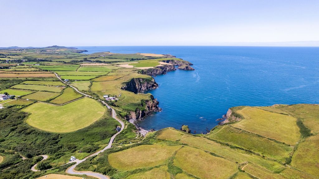 Property photo 2 of 34