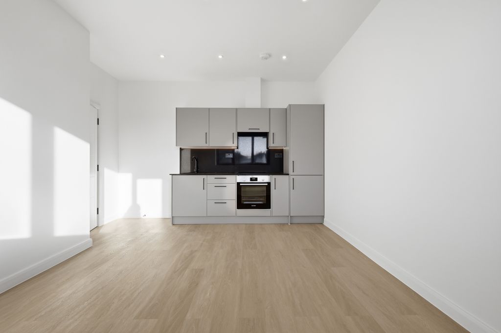 Property photo 1 of 10 Kitchen