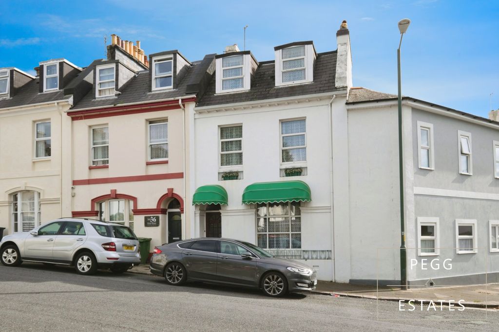 Property photo 1 of 28