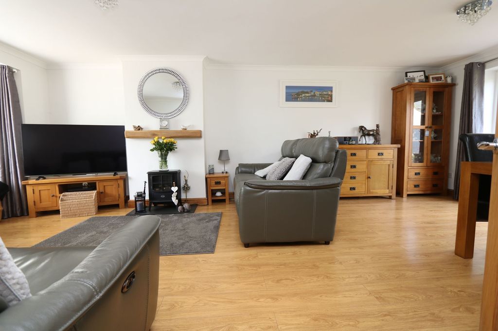 Property photo 2 of 26