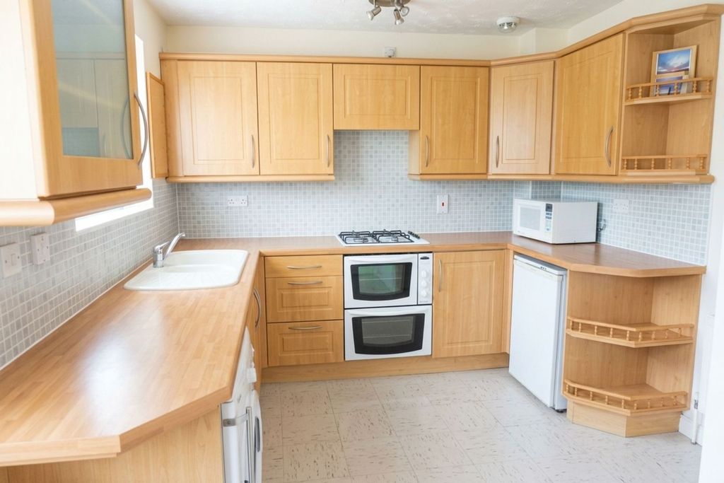 Property photo 3 of 13