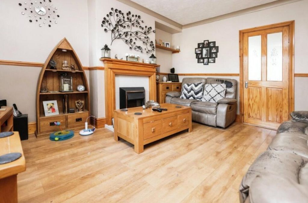 Property photo 3 of 9