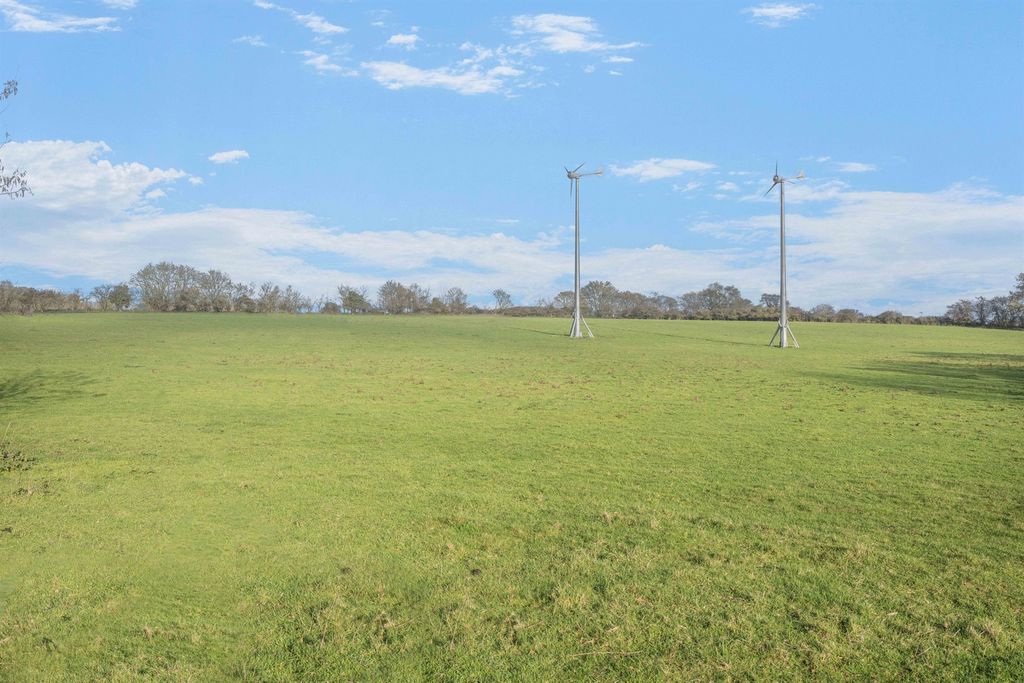 Property photo 3 of 13