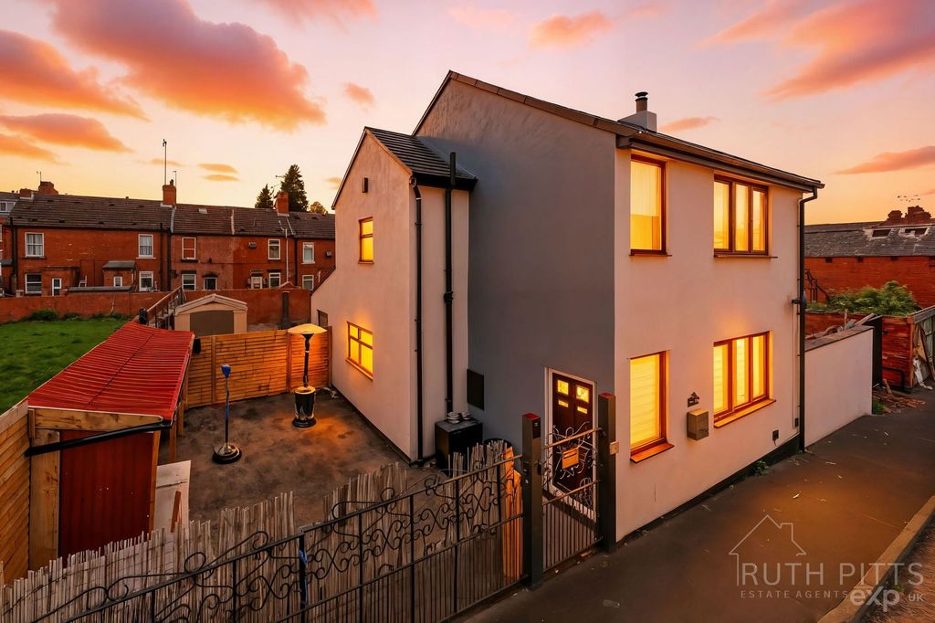 Property photo 2 of 25