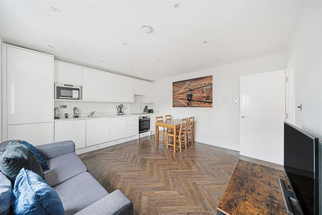 Property photo 1 of 17 Lounge/Kitchen
