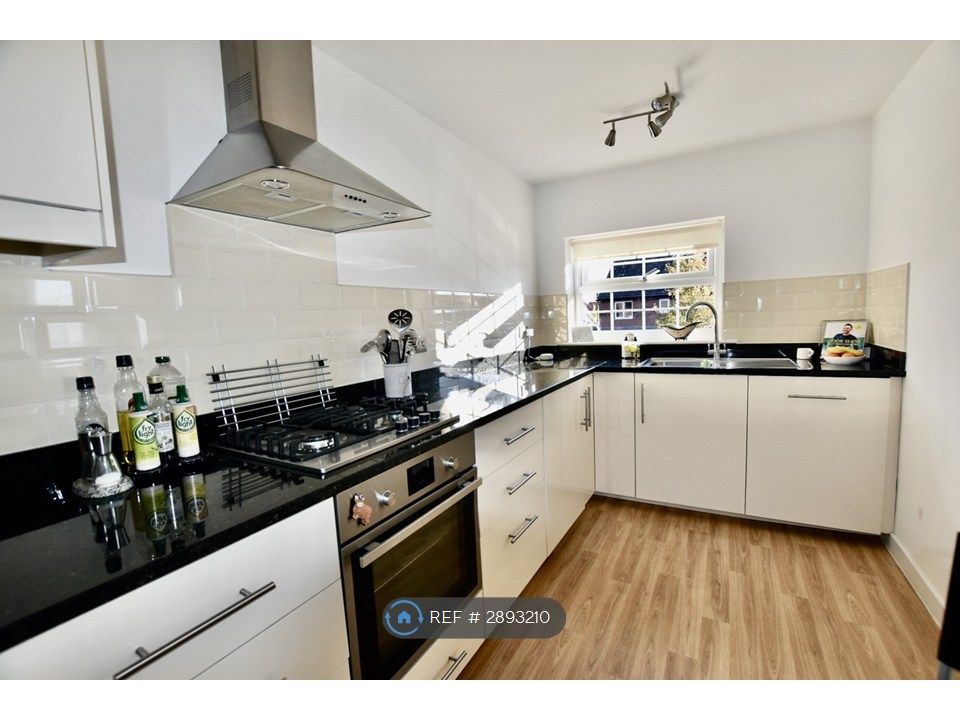 Property photo 2 of 13 Modern Kitchen