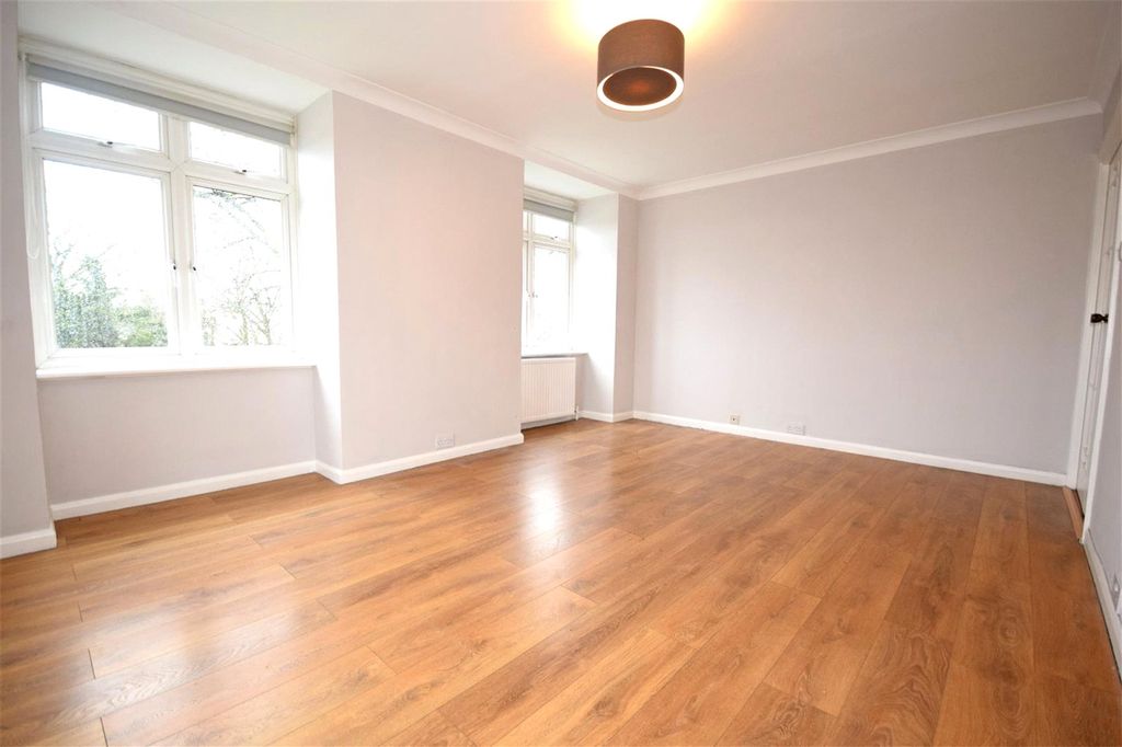 Property photo 3 of 12 Picture No. 02