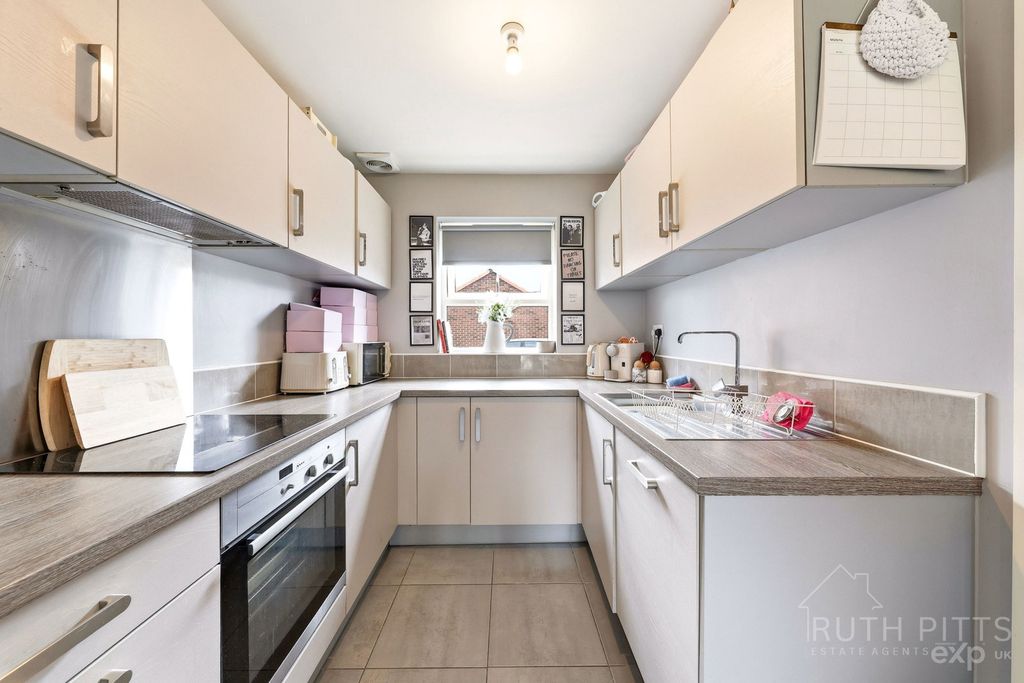 Property photo 2 of 31