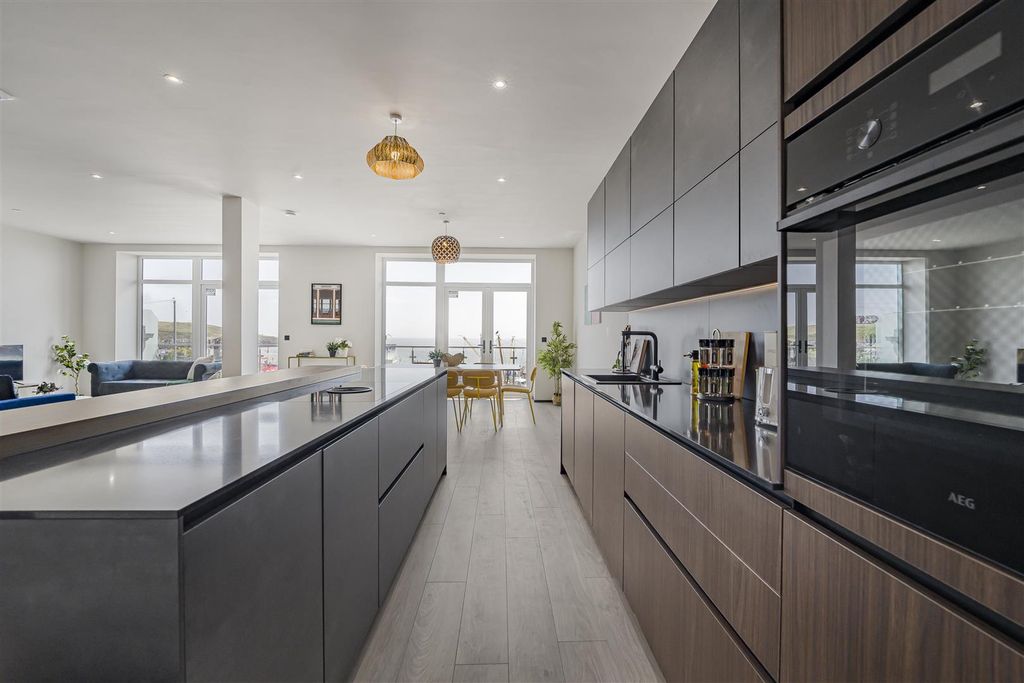 Property photo 3 of 20 A7406535.Jpg