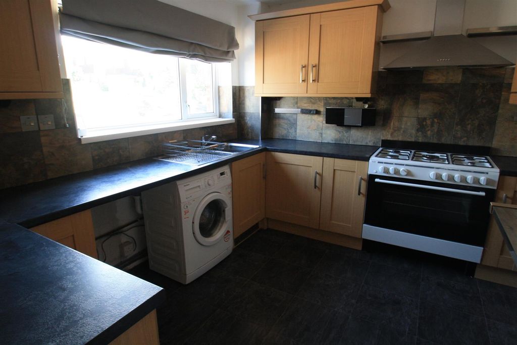 Property photo 3 of 15 Kitchen.Jpg