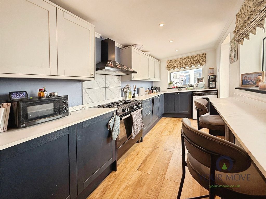 Property photo 2 of 20 Kitchen
