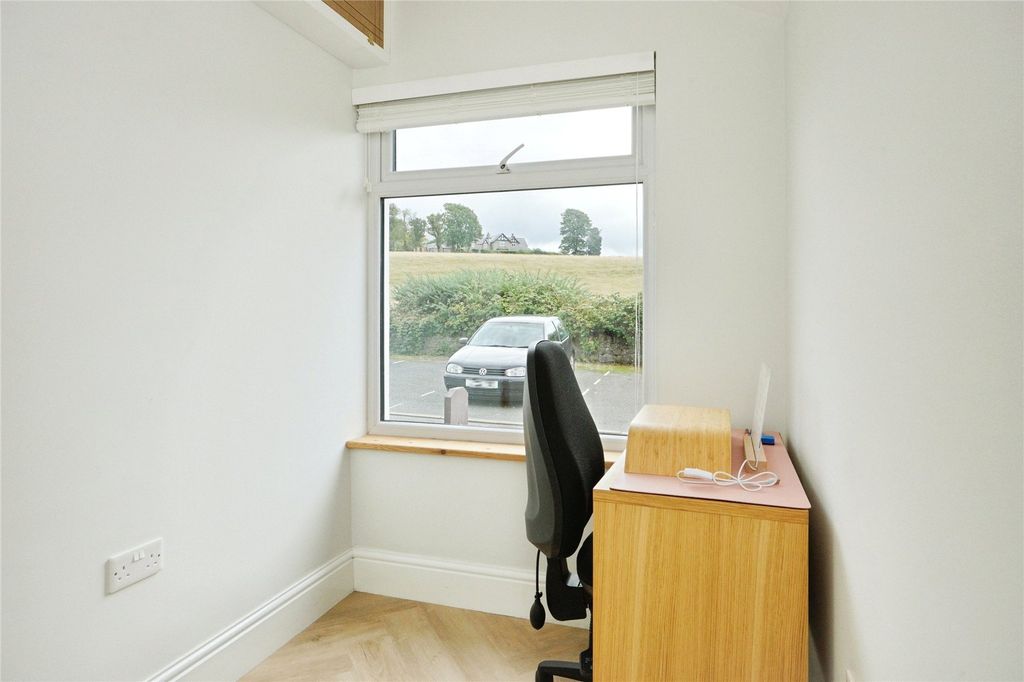 Property photo 2 of 26 Picture No. 05