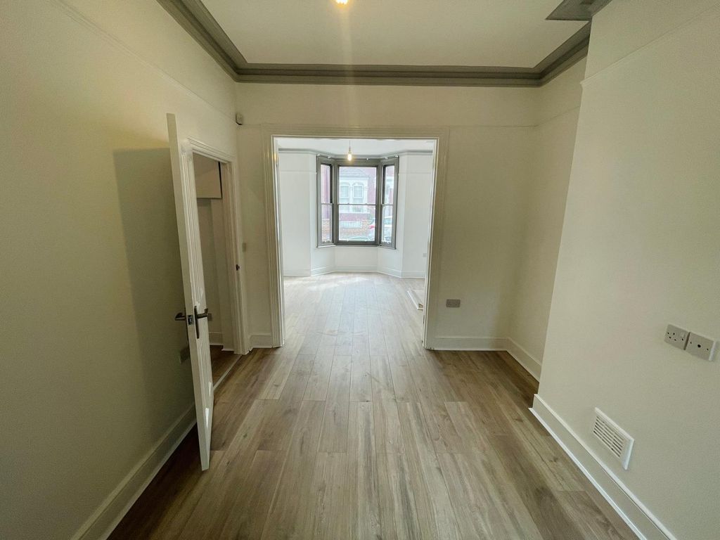Property photo 3 of 18 Gallery