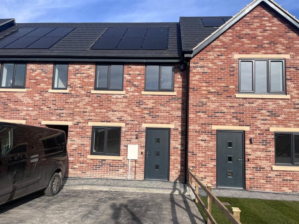 Property photo 1 of 9 Front 2.Jpg