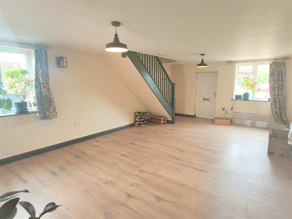 Property photo 3 of 20 Image