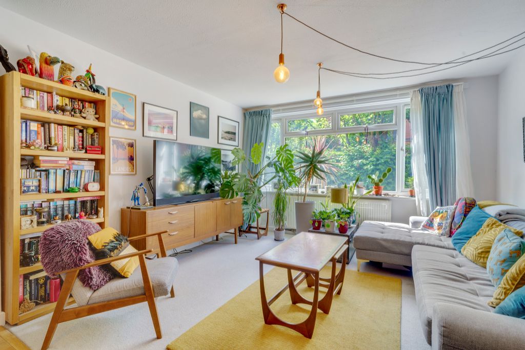 Property photo 1 of 13 Augustusroad95,Theacornsflat4-5