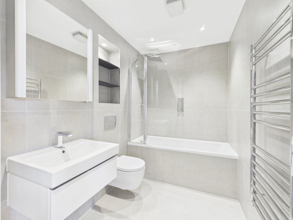 Property photo 3 of 7 Bathroom