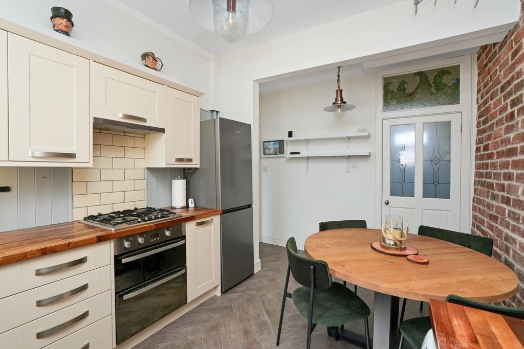 Property photo 3 of 18 Property Image 3