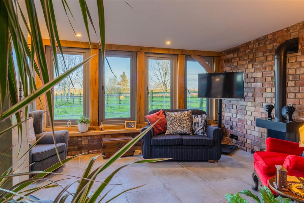 Property photo 2 of 31