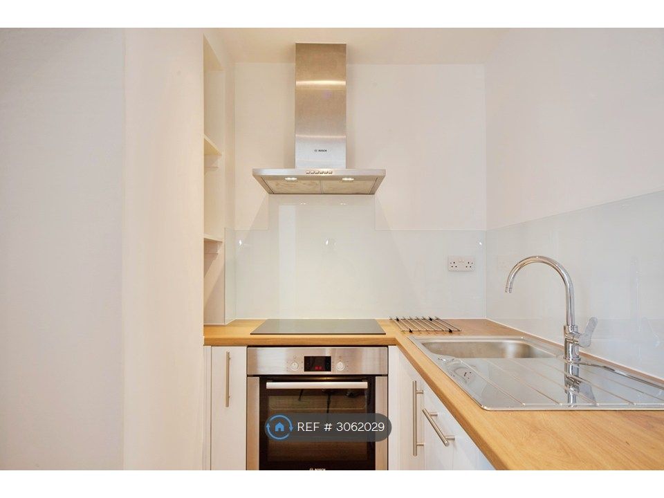 Property photo 3 of 13 Kitchen