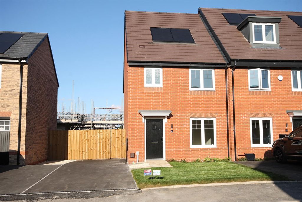Property photo 1 of 14 External