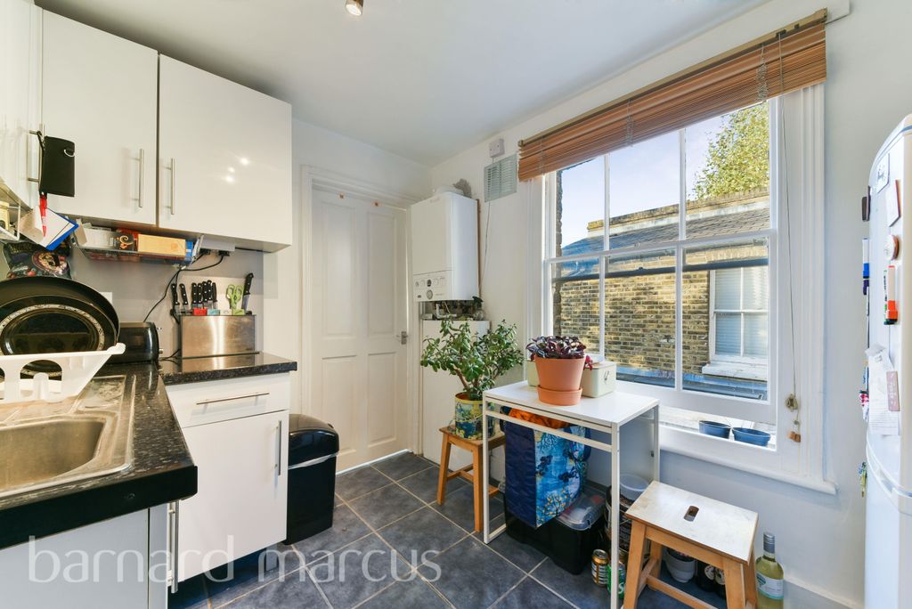 Property photo 3 of 8 Bedroom 1