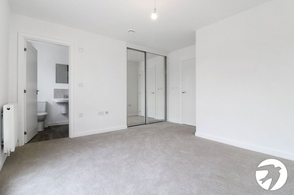 Property photo 3 of 6 Master Bedroom