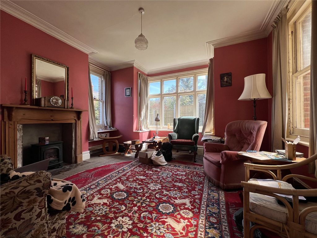 Property photo 2 of 18 Sitting Room