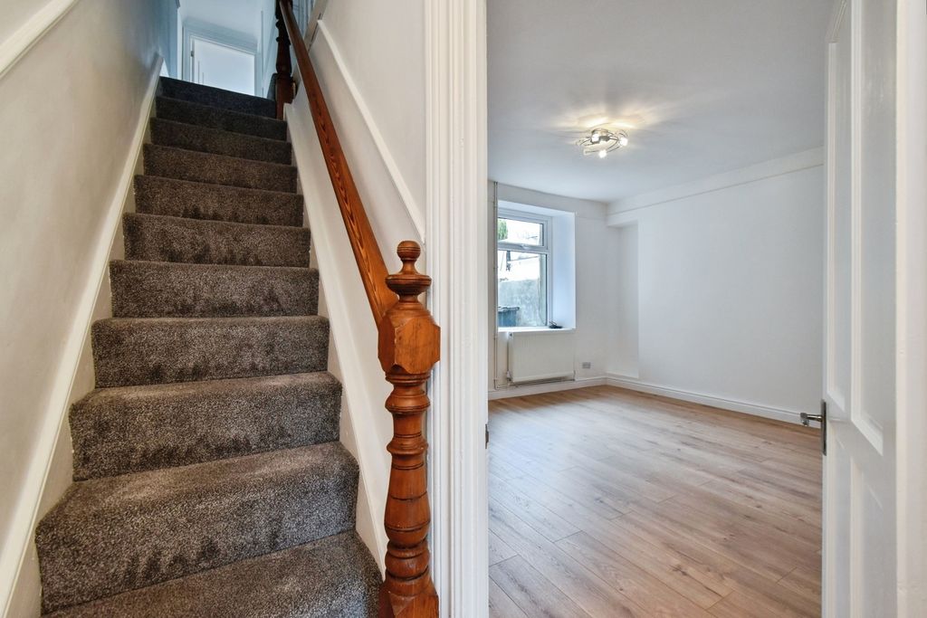 Property photo 2 of 20 Pbox-Img.Jpg