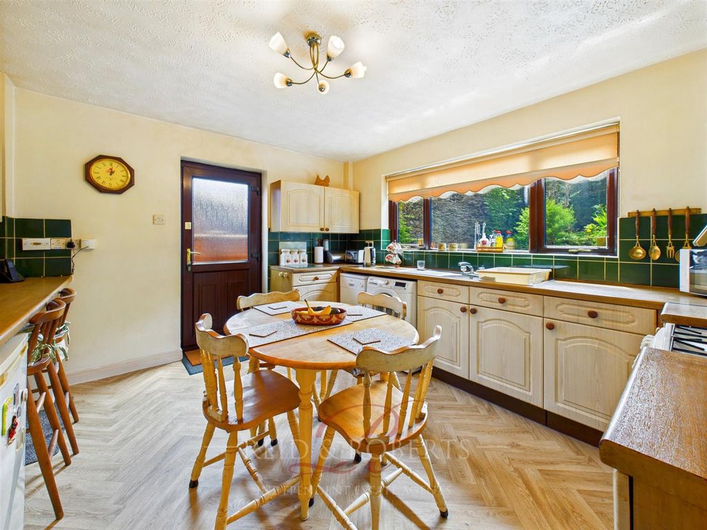 Property photo 3 of 27 Cam04884G0-Pr0059-Still031.Jpg