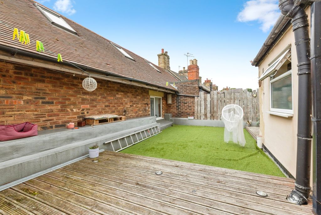 Property photo 3 of 18 4
