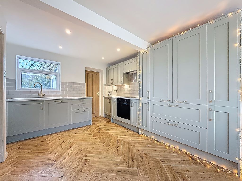 Property photo 3 of 20 Kitchen