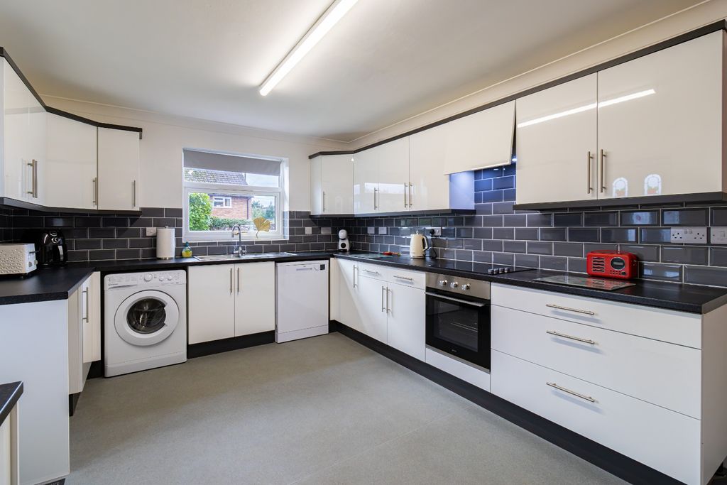 Property photo 2 of 32 4332343